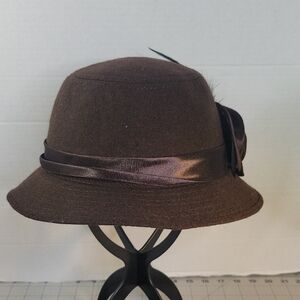Nicole Marciano Brown Wool Felt Coche/Bucket‎ Hat Satin Ribbon Feather NWOT